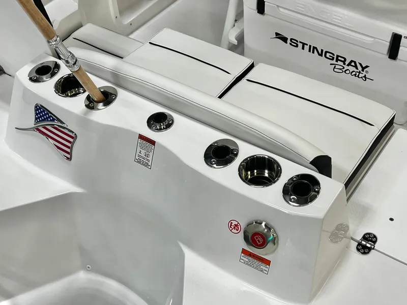 Slide: The Image of Stingray 216CC - $78,443 2026 - 8