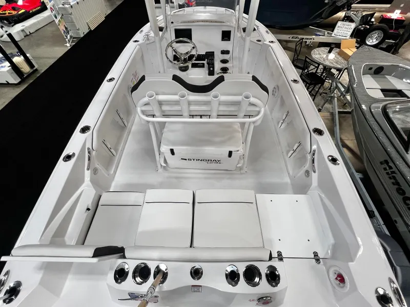 Slide: The Image of Stingray 216CC - $78,443 2026 - 9