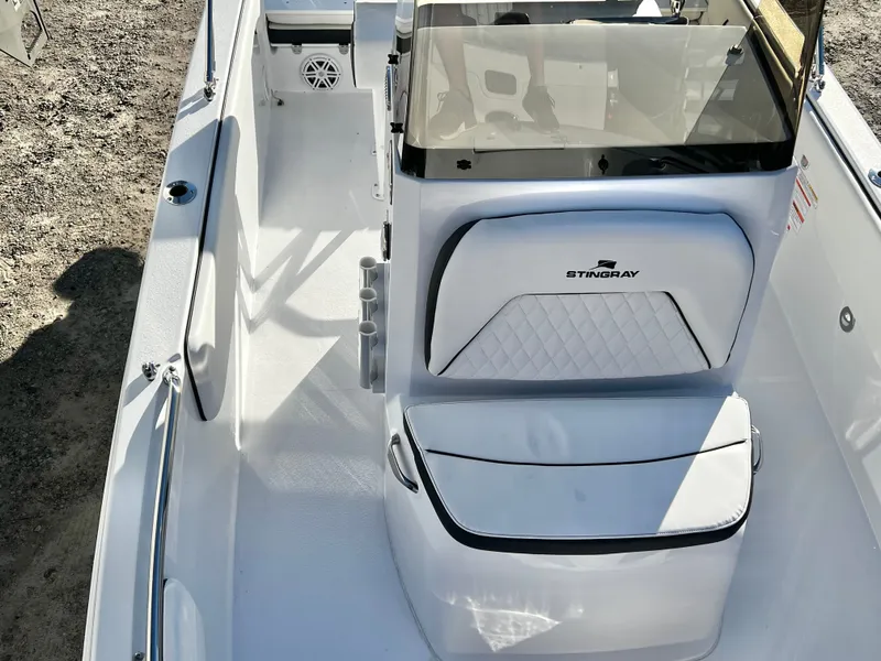 Slide: The Image of Stingray 173CC (Center Console) 2026 - 11