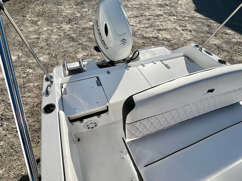 Slide: The Image of Stingray 173CC (Center Console) 2026 - 14