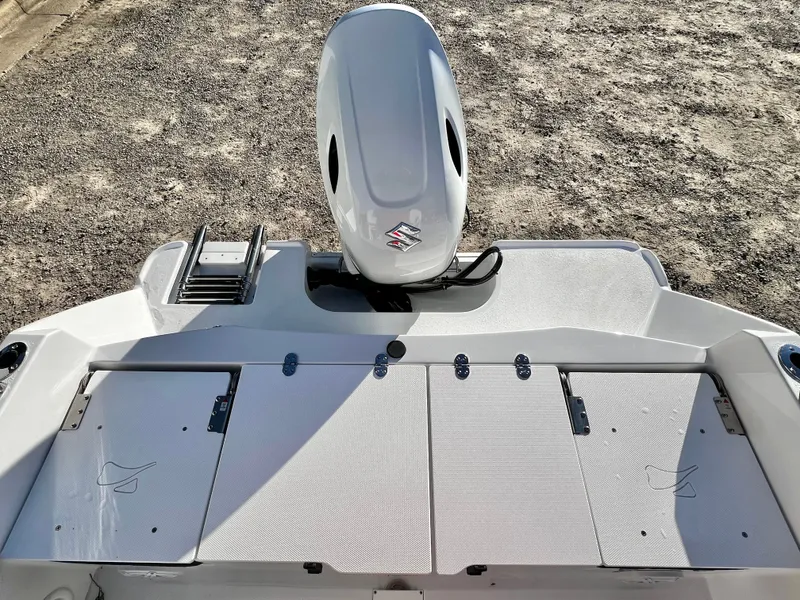 Slide: The Image of Stingray 173CC (Center Console) 2026 - 15