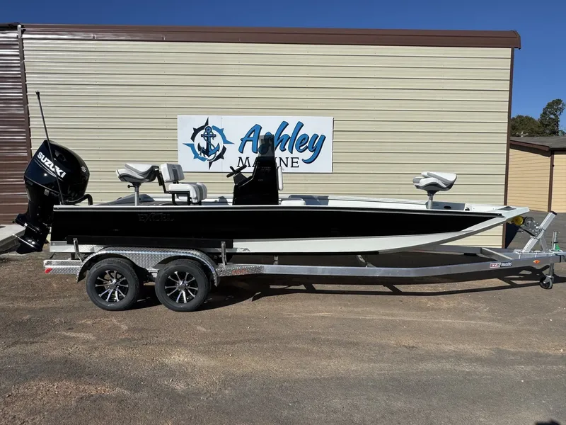 The Image of Excel 220 Bay Pro Elite 2026 - 1