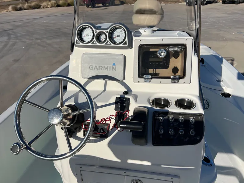 Slide: The Image of NauticStar 214XTS SHALLOW BAY 2016 - 24