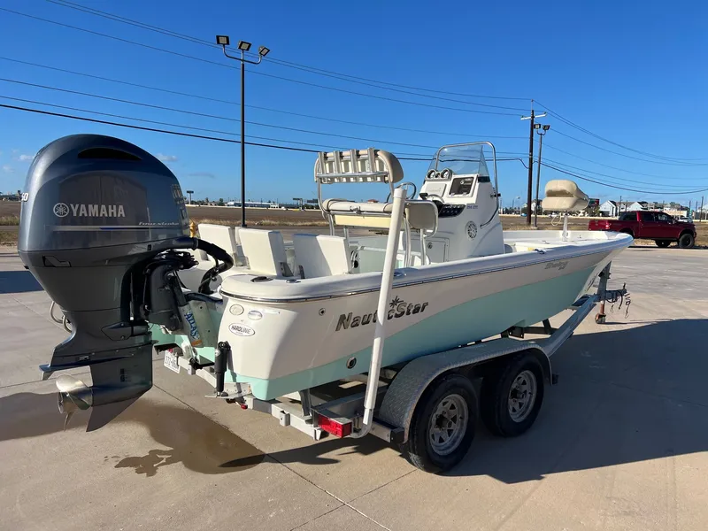 Slide: The Image of NauticStar 214XTS SHALLOW BAY 2016 - 8