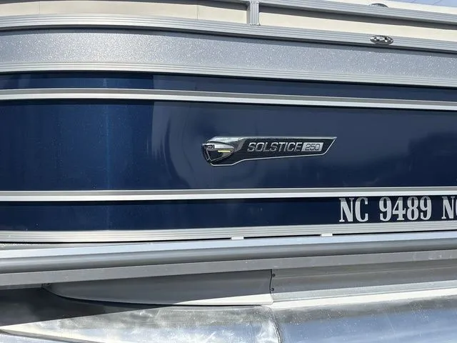 Slide: The Image of Harris Solstice 250 SL 2024 - 12