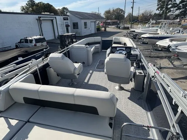 Slide: The Image of Harris Solstice 250 SL 2024 - 5