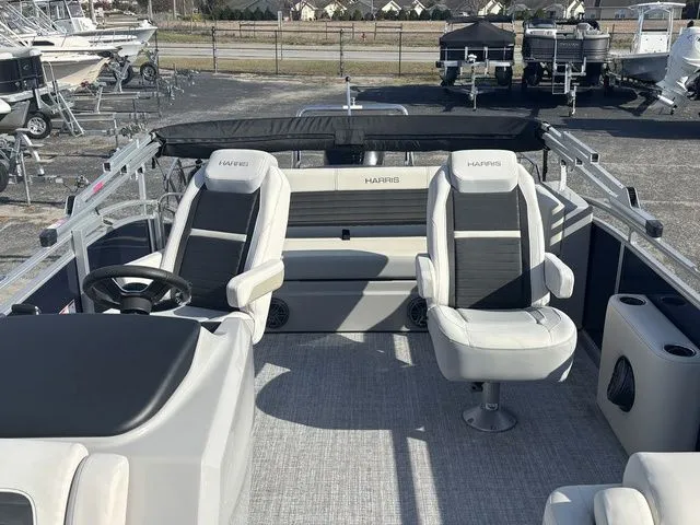 Slide: The Image of Harris Solstice 250 SL 2024 - 10