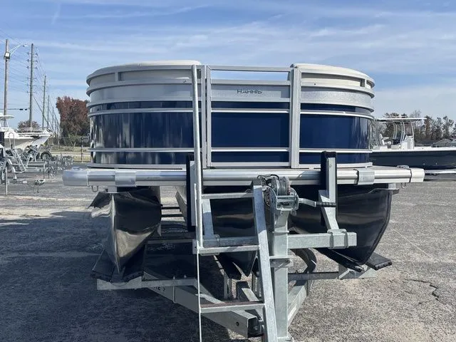 Slide: The Image of Harris Solstice 250 SL 2024 - 11