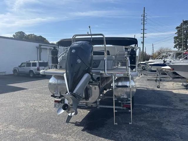 Slide: The Image of Harris Solstice 250 SL 2024 - 3