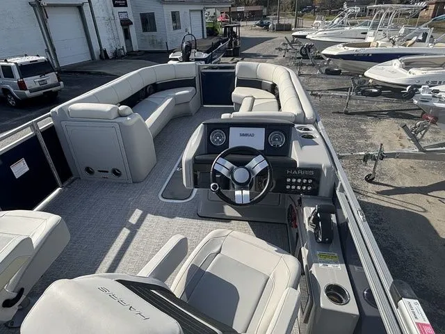 Slide: The Image of Harris Solstice 250 SL 2024 - 6