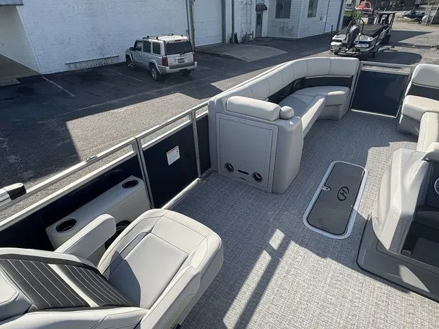 Slide: The Image of Harris Solstice 250 SL 2024 - 7