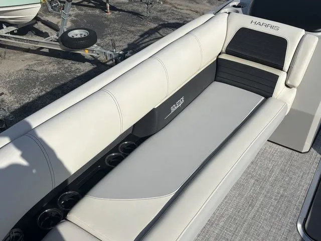 Slide: The Image of Harris Solstice 250 SL 2024 - 9