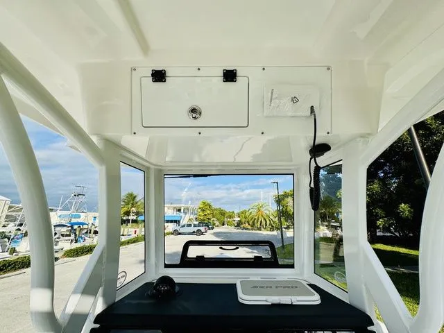 Slide: The Image of Sea Pro 245FLX Sandbar 2026 - 11