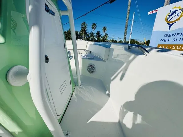 Slide: The Image of Sea Pro 225FLX Sandbar 2026 - 11