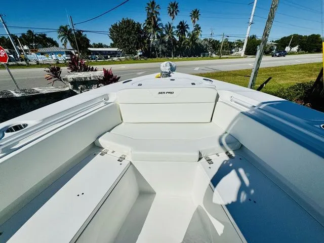 Slide: The Image of Sea Pro 225FLX Sandbar 2026 - 15