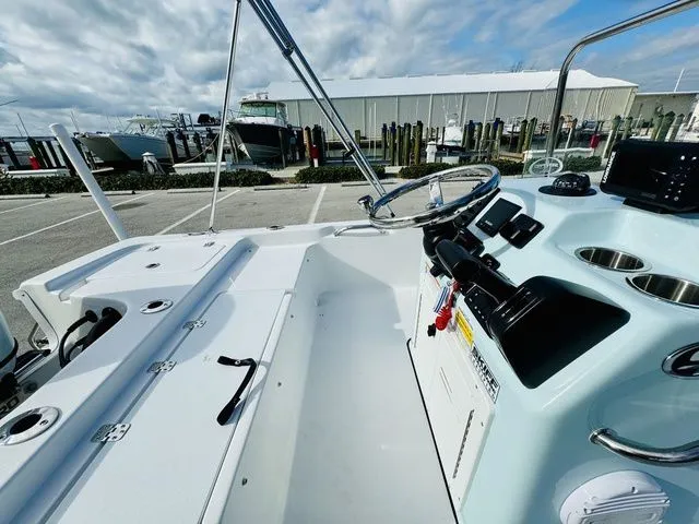 Slide: The Image of Sea Pro 172 Bay Series 2026 - 8