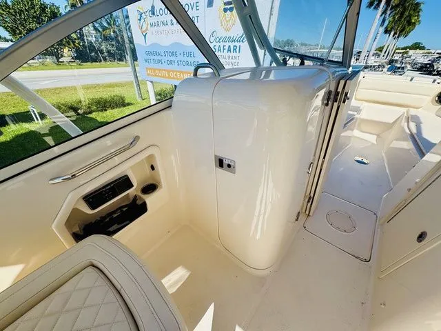 Slide: The Image of Grady-White Freedom 255 2019 - 9