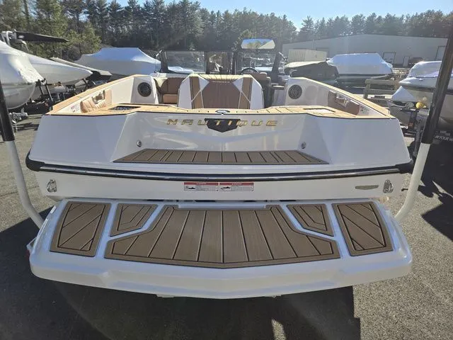 Slide: The Image of Nautique Ski Nautique 2026 - 11