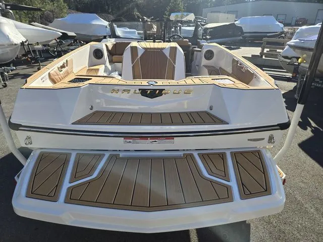 Slide: The Image of Nautique Ski Nautique 2026 - 12