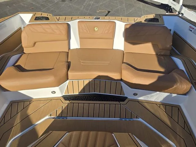 Slide: The Image of Nautique Ski Nautique 2026 - 15