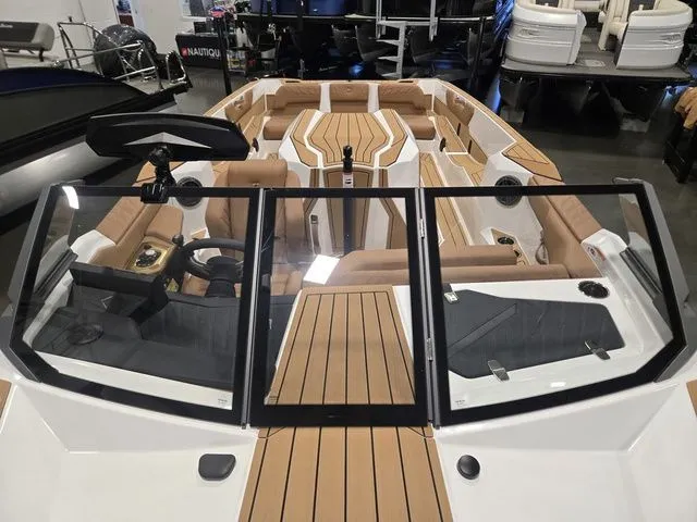 Slide: The Image of Nautique Ski Nautique 2026 - 22