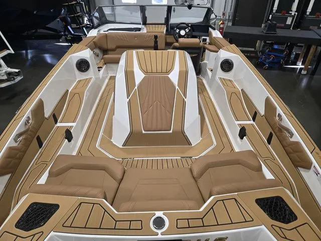 Slide: The Image of Nautique Ski Nautique 2026 - 24