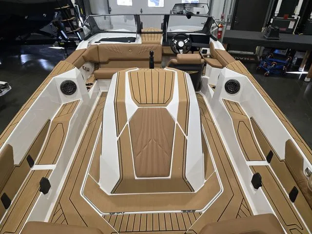 Slide: The Image of Nautique Ski Nautique 2026 - 25