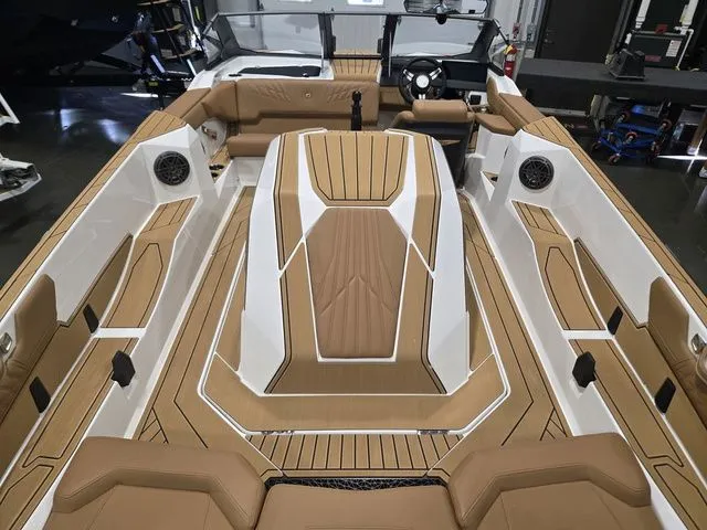 Slide: The Image of Nautique Ski Nautique 2026 - 30