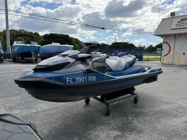 Slide: The Image of Sea-Doo GTX 2018 - 10