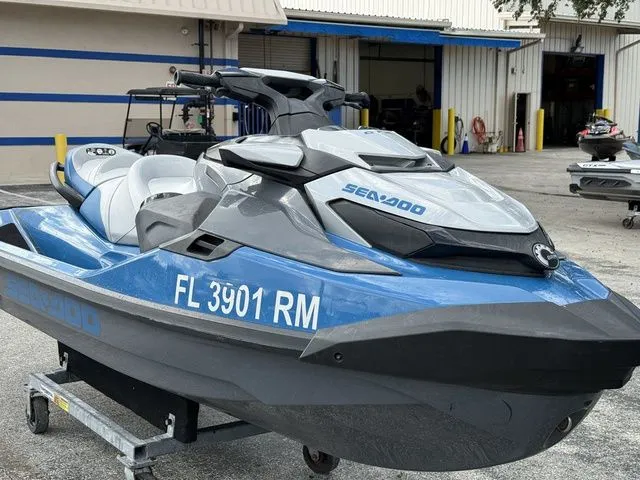 Slide: The Image of Sea-Doo GTX 2018 - 7