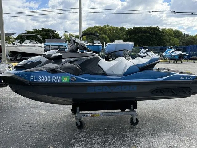 Slide: The Image of Sea-Doo GTX 2018 - 3