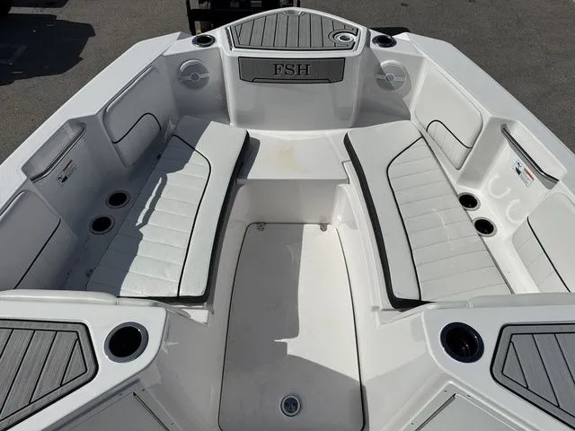 Slide: The Image of Yamaha 220 FSH Sport 2025 - 12