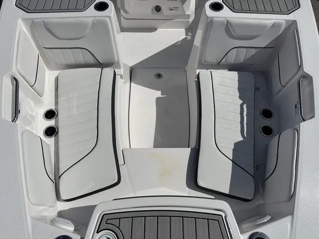 Slide: The Image of Yamaha 220 FSH Sport 2025 - 15