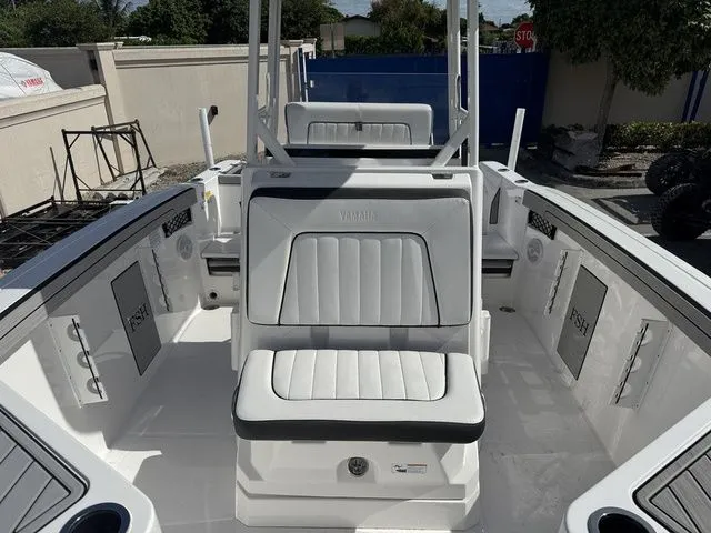 Slide: The Image of Yamaha 220 FSH Sport 2025 - 17