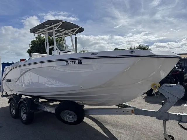 Slide: The Image of Yamaha 220 FSH Sport 2025 - 3