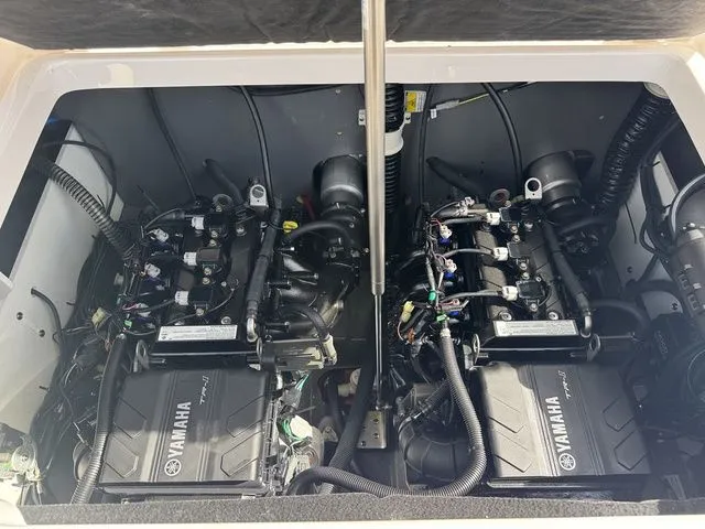 Slide: The Image of Yamaha 220 FSH Sport 2025 - 30