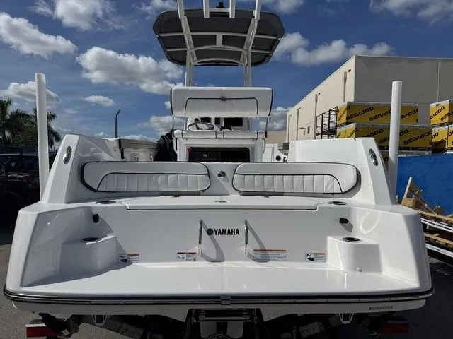 Slide: The Image of Yamaha 220 FSH Sport 2025 - 5