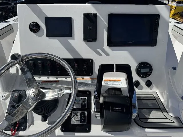 Slide: The Image of Yamaha 220 FSH Sport 2025 - 9