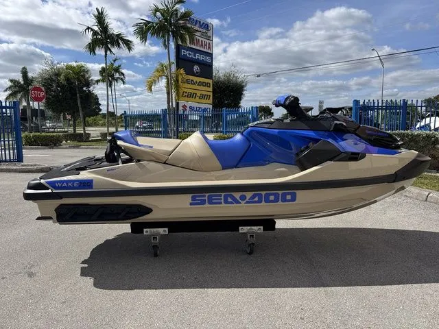 Slide: The Image of Sea-Doo Wake 2025 - 1