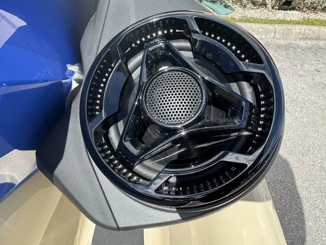 Slide: The Image of Sea-Doo Wake 2025 - 11