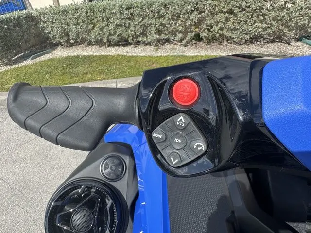 Slide: The Image of Sea-Doo Wake 2025 - 14