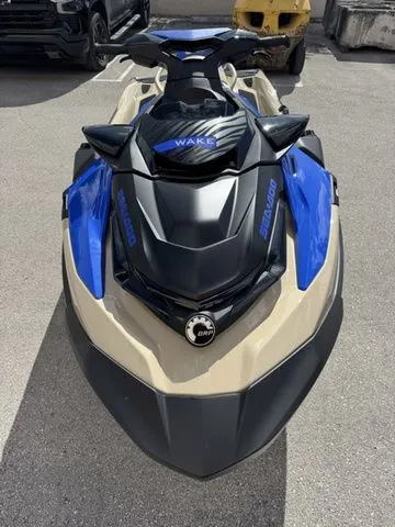 Slide: The Image of Sea-Doo Wake 2025 - 3