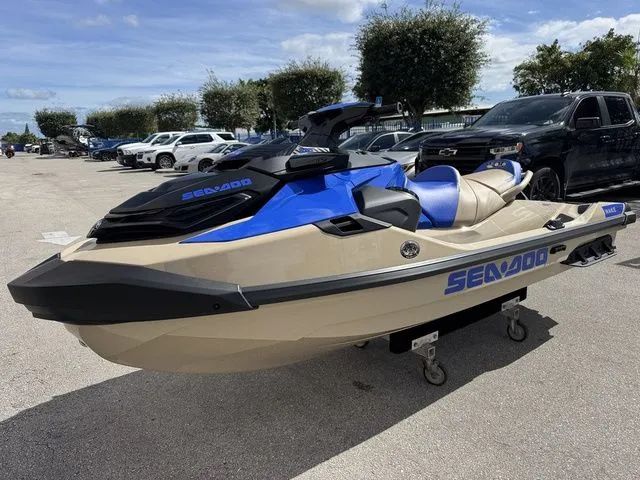 Slide: The Image of Sea-Doo Wake 2025 - 4