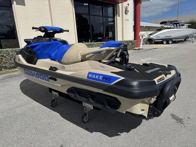 Slide: The Image of Sea-Doo Wake 2025 - 6