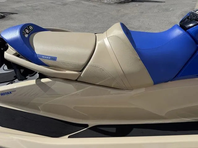 Slide: The Image of Sea-Doo Wake 2025 - 9