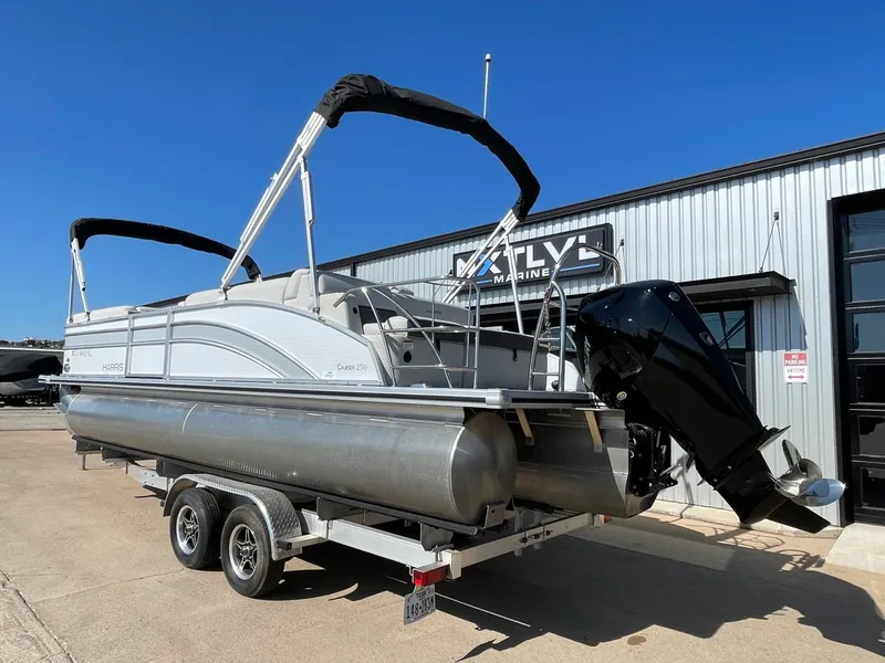 Slide: The Image of Harris 250 Cruiser 2022 - 10