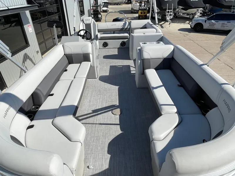 Slide: The Image of Harris 250 Cruiser 2022 - 13