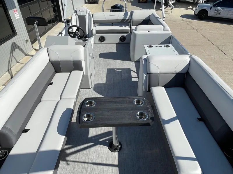 Slide: The Image of Harris 250 Cruiser 2022 - 35