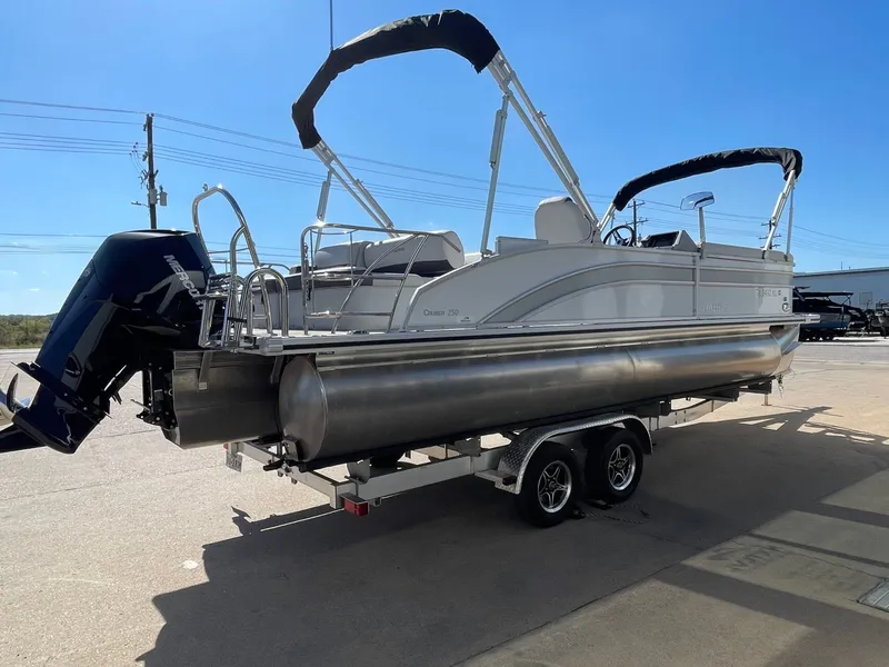 Slide: The Image of Harris 250 Cruiser 2022 - 8