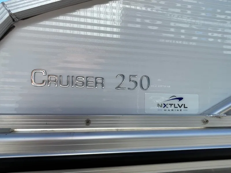 Slide: The Image of Harris 250 Cruiser 2022 - 9